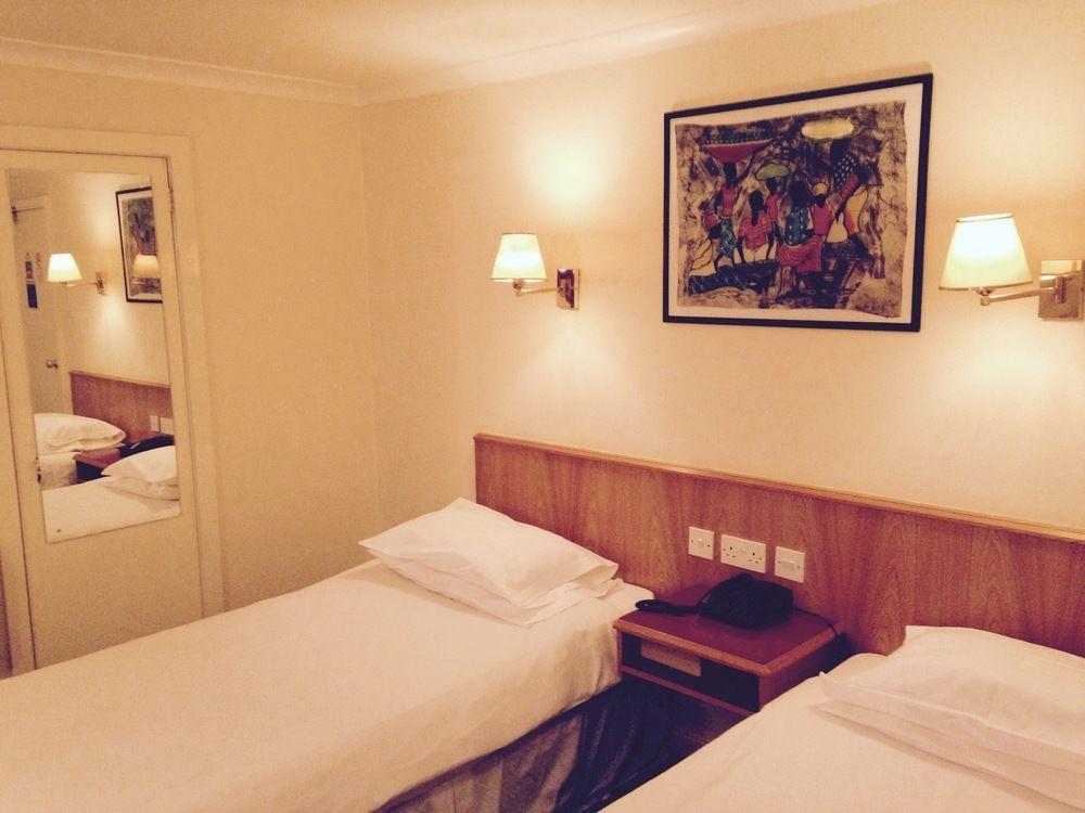 The County Hotel Dalkeith Ngoại thất bức ảnh